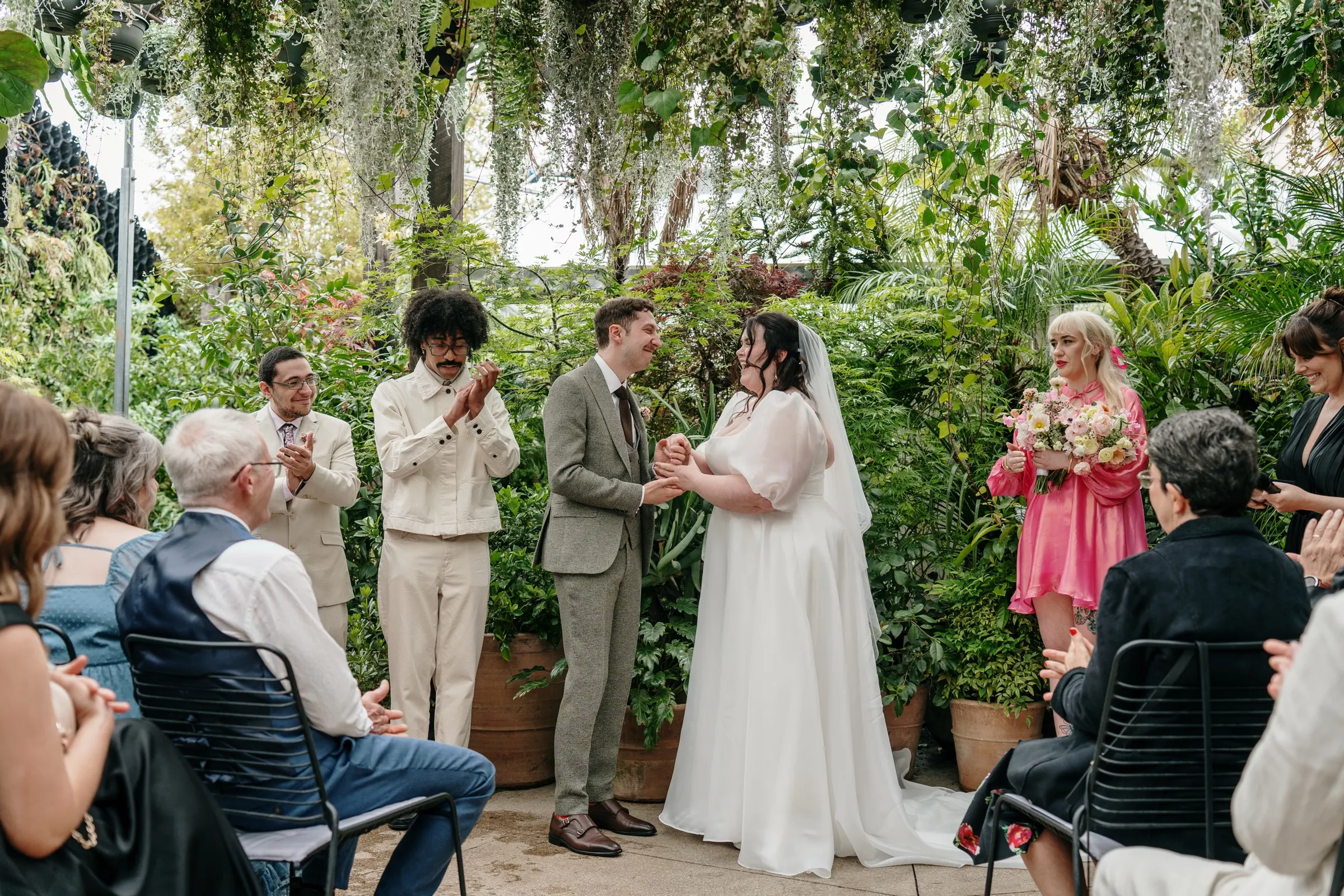 First kiss as a married couple at Glasshaus